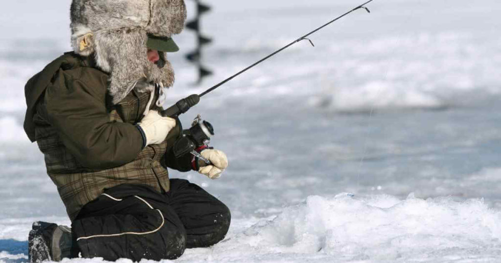 angler using best ice fishing glove waterproof