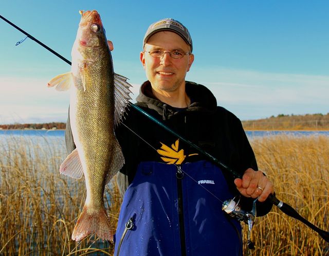 how to catch walleye from shore 2022, what to use to catch walleye from shore, best way to fish walleye from shore, how to fish for walleye from shore, best bait for walleye