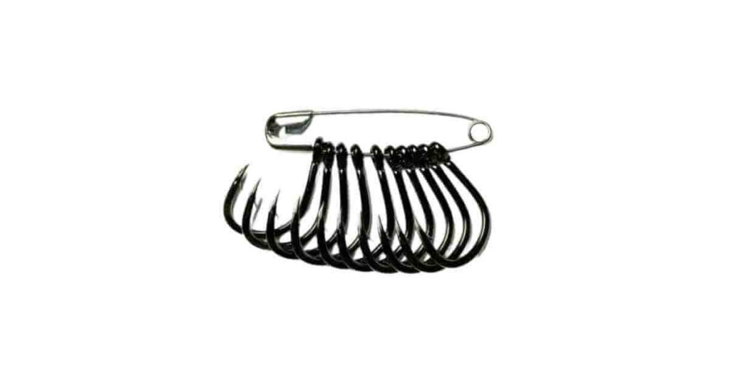 safety pin to organize hooks best fishing hacks